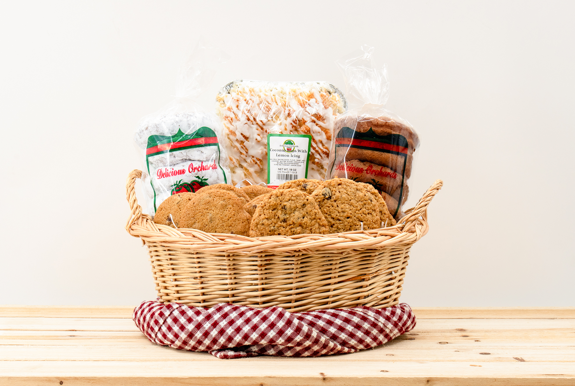 Colts Neck Bakery Sampler Basket (CB)